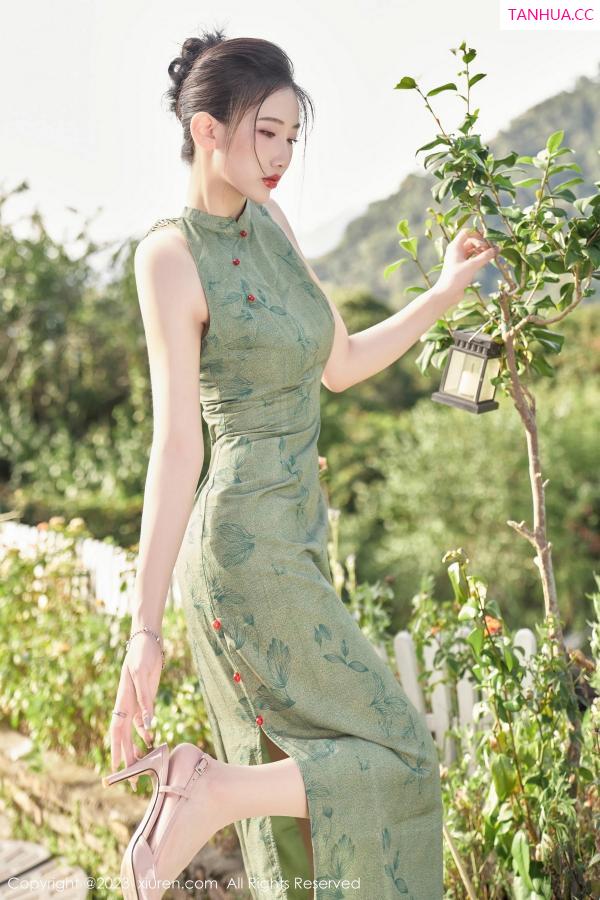   [XiuRen]高清写真图 2023.08.03 No.7181 沈青黛 旗袍美腿第11张图片